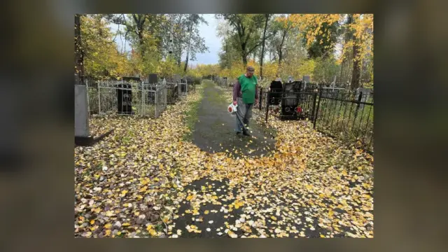 У Харкові комунальники впорядкували близько 6 га кладовищ і меморіалів