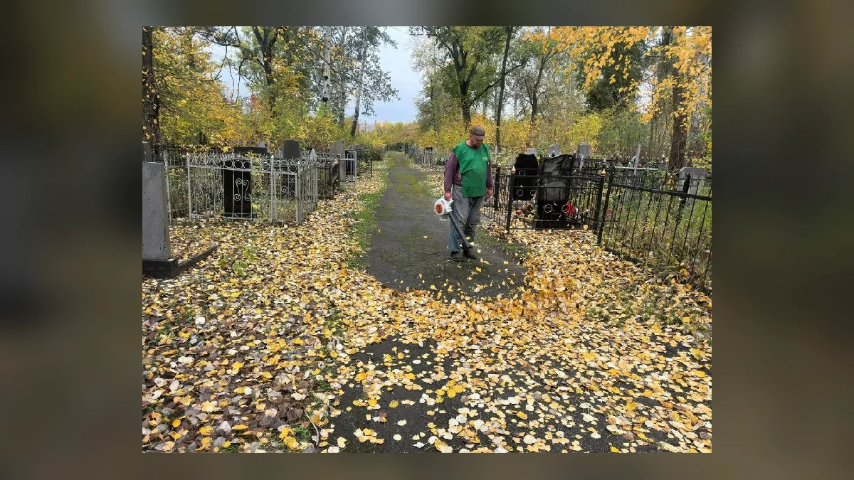 У Харкові комунальники впорядкували близько 6 га кладовищ і меморіалів